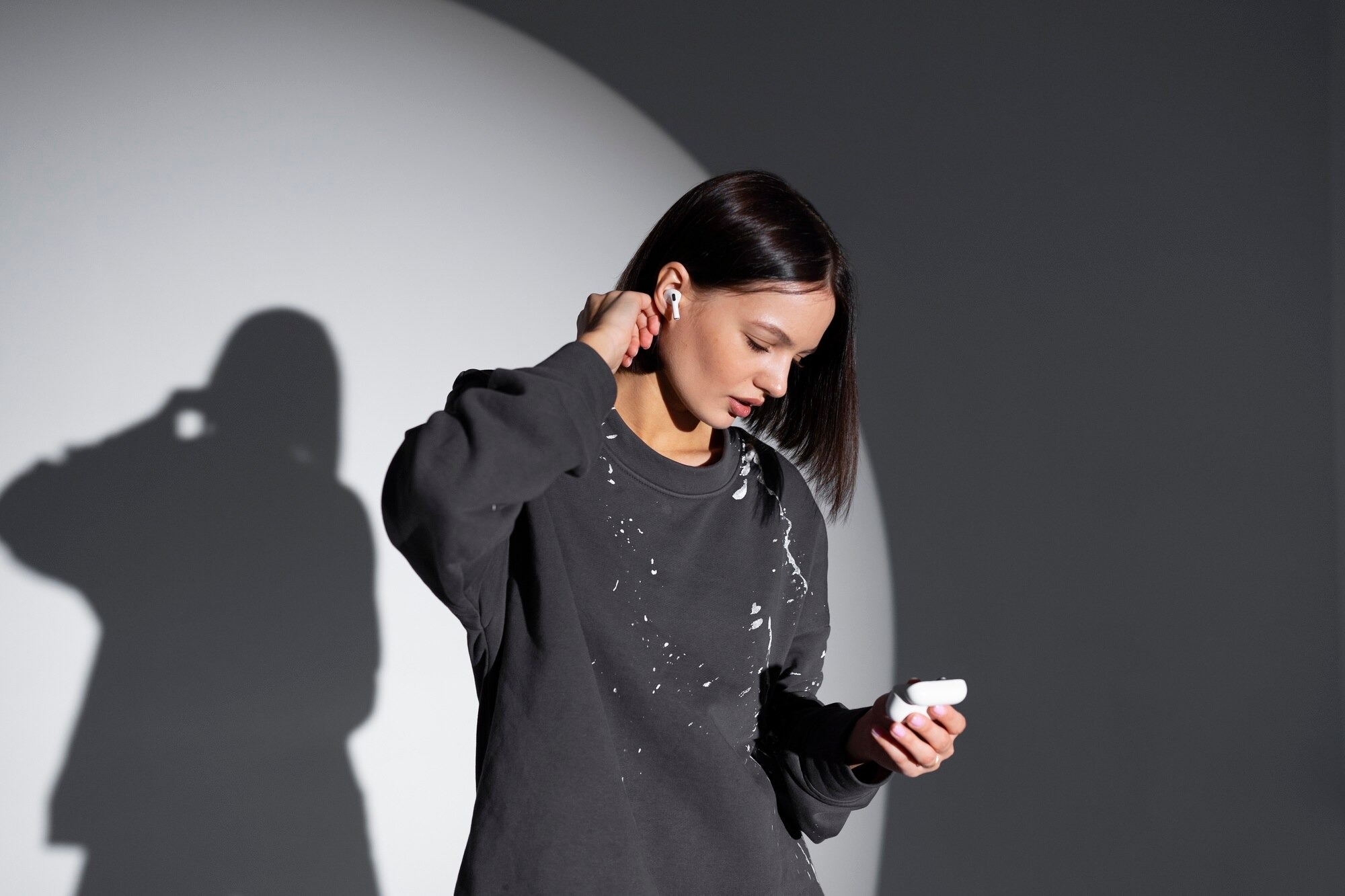 imgi 53 medium shot model with earphones 23 2149429038